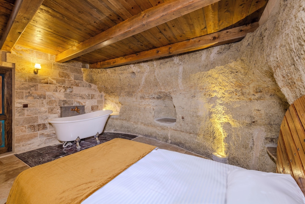 Deep soaking bathtub