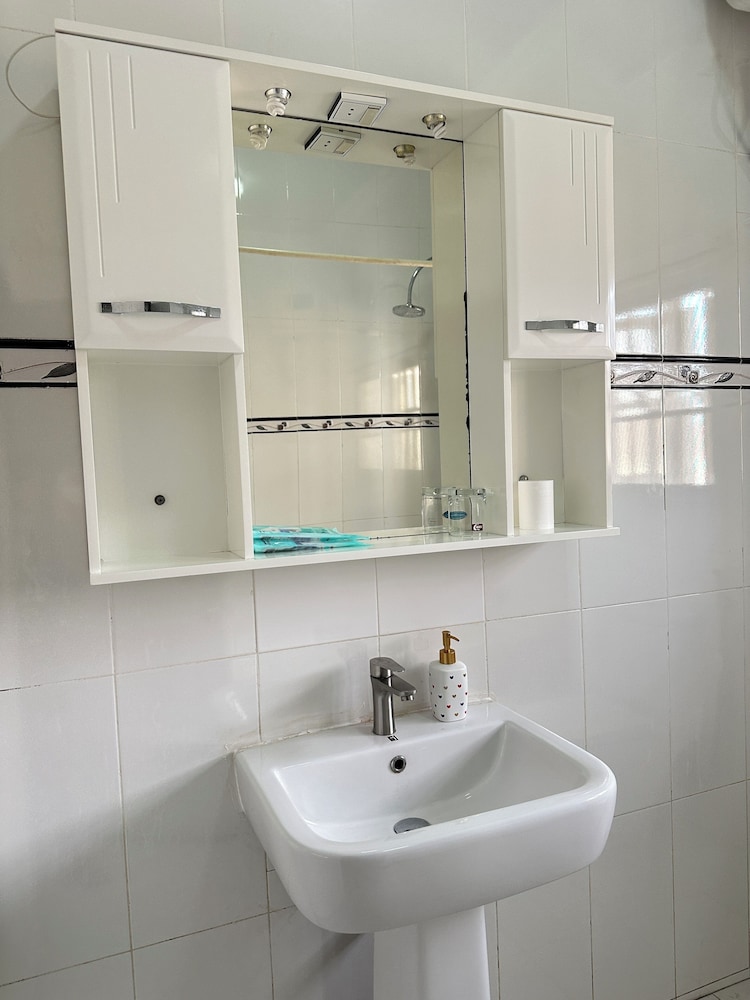 Bathroom sink