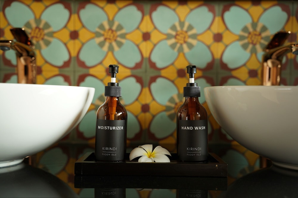 Bathroom amenities
