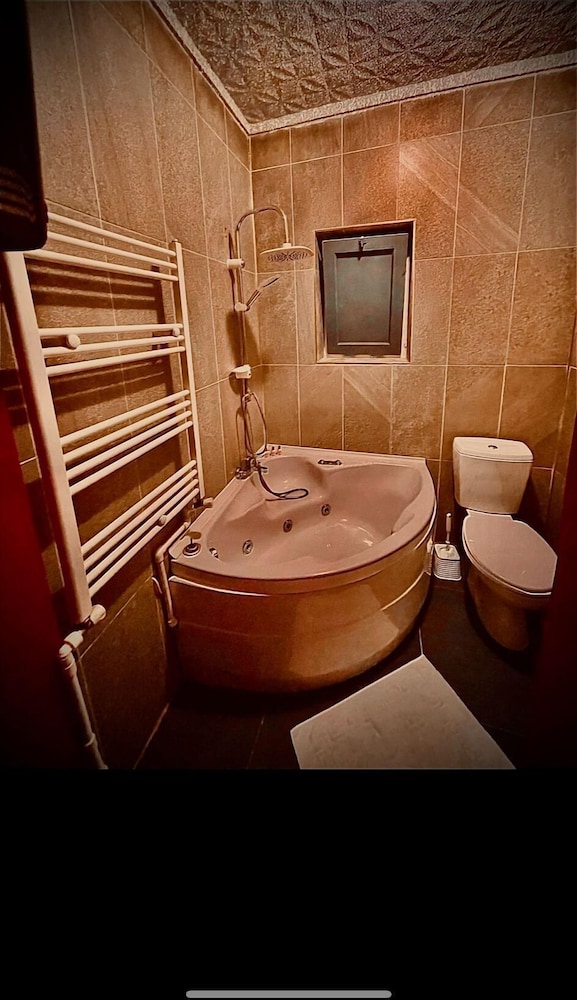 Jetted tub