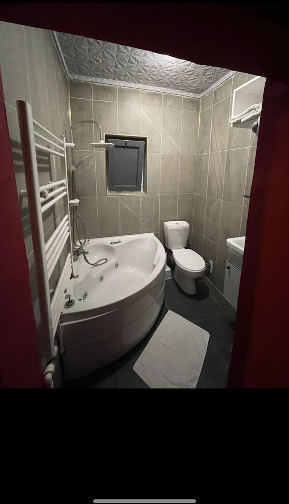 Jetted tub