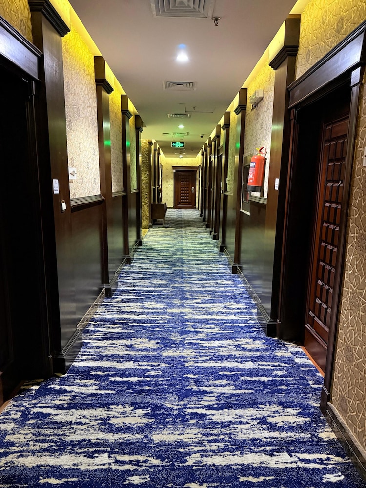 Handrails in hallways