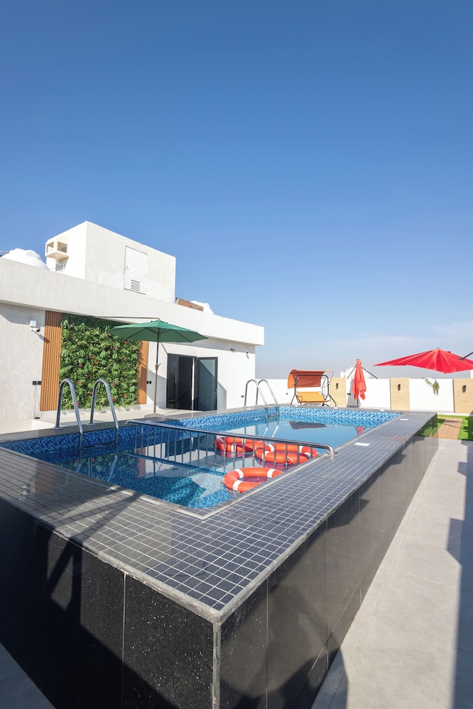 Rooftop pool