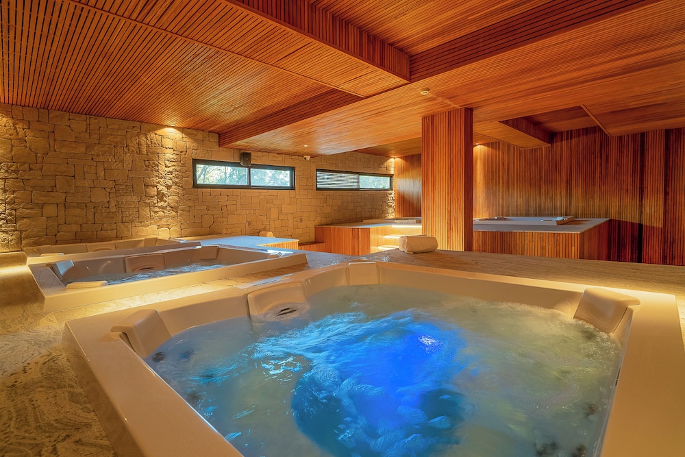 Indoor spa tub