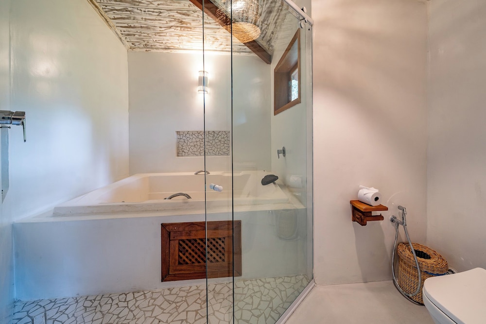 Private spa tub
