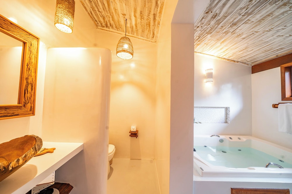 Private spa tub