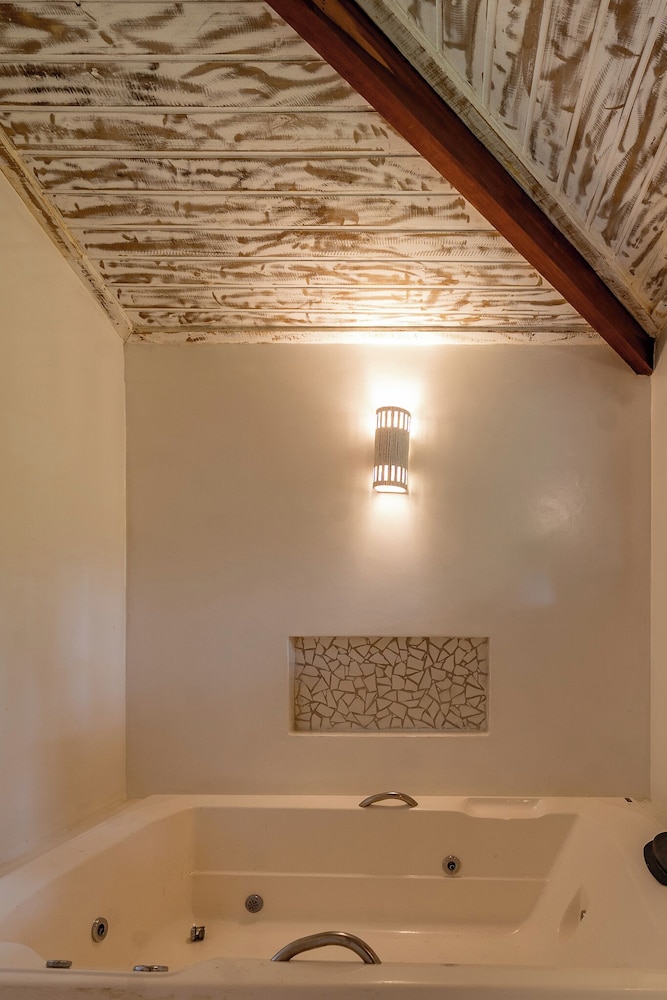 Private spa tub