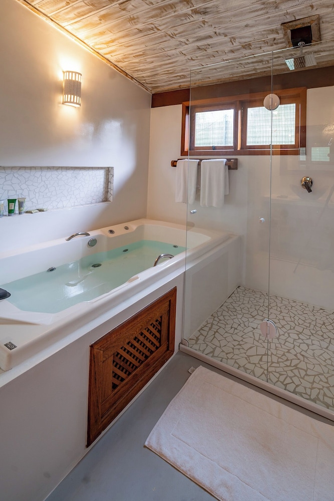 Private spa tub
