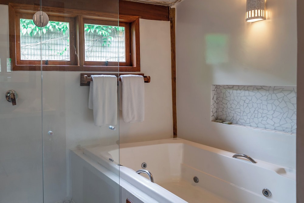 Private spa tub