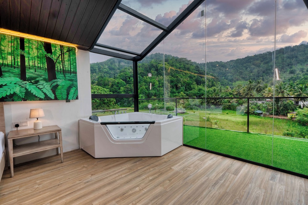 Private spa tub
