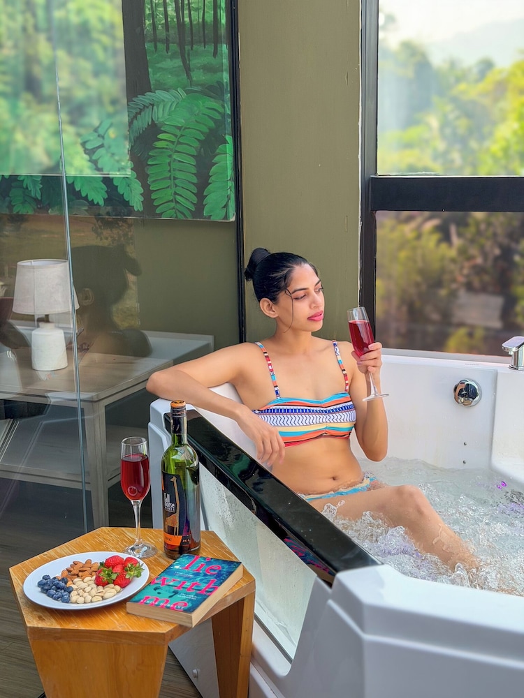 Private spa tub