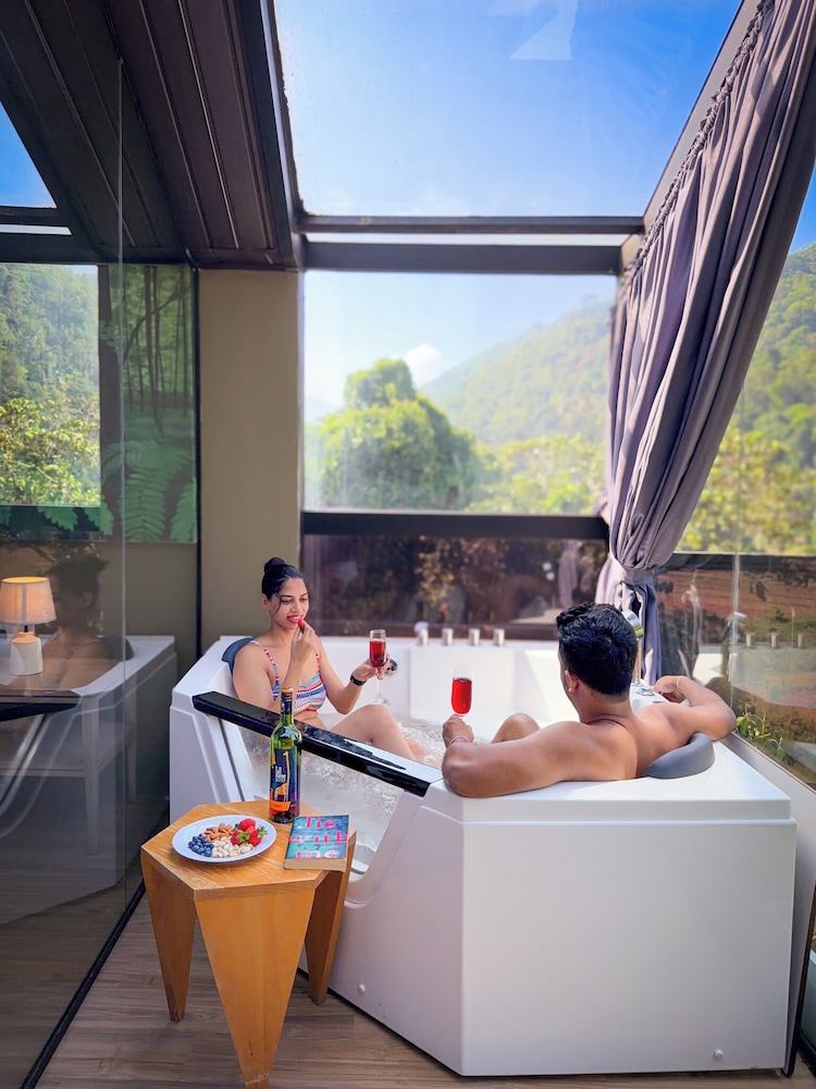 Private spa tub