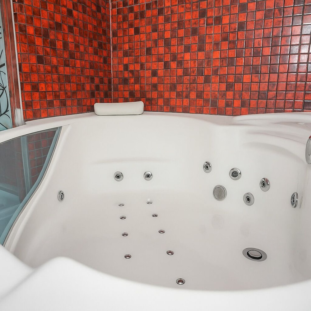 Jetted tub
