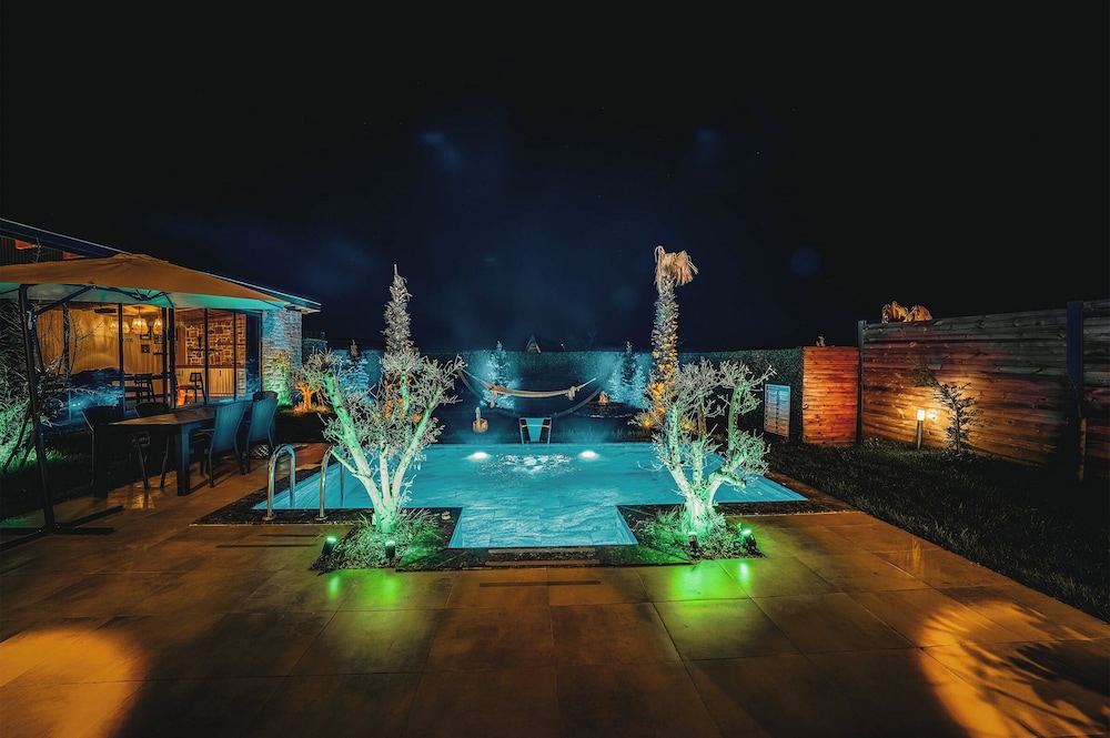 Private pool