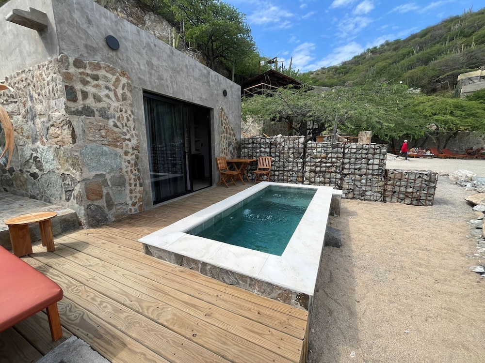Private pool