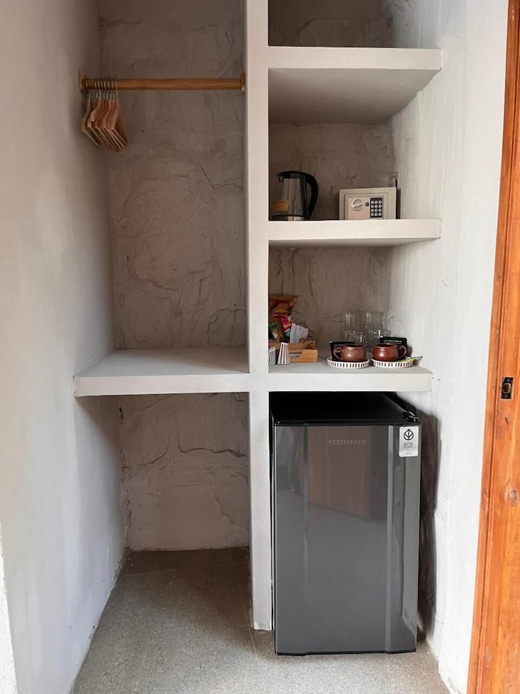 Mini-refrigerator