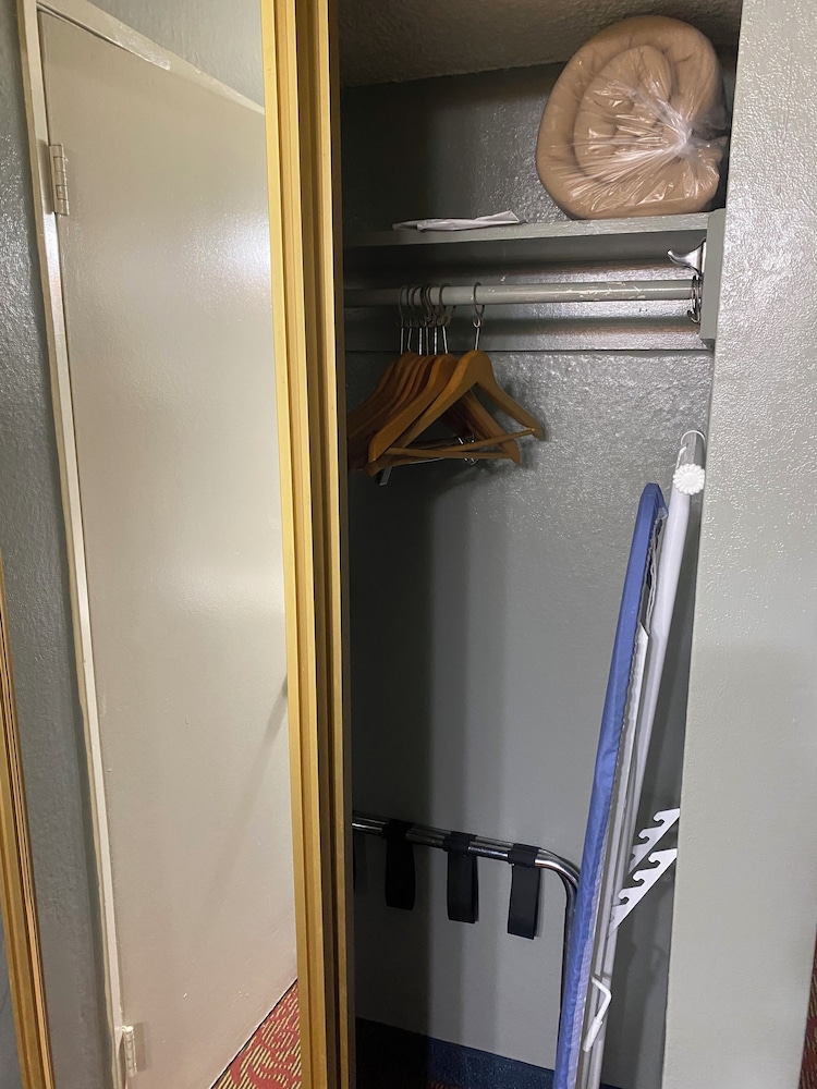 Iron/ironing board