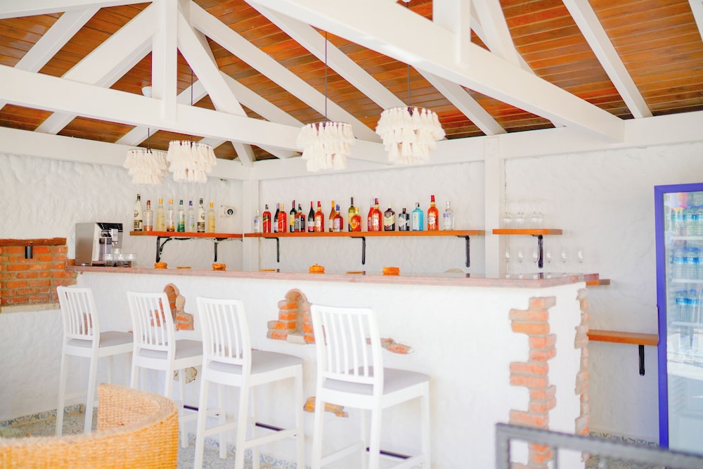 Poolside bar