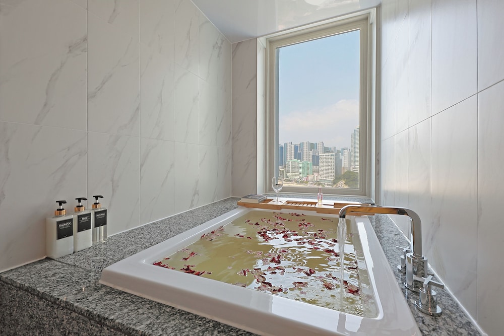 Private spa tub
