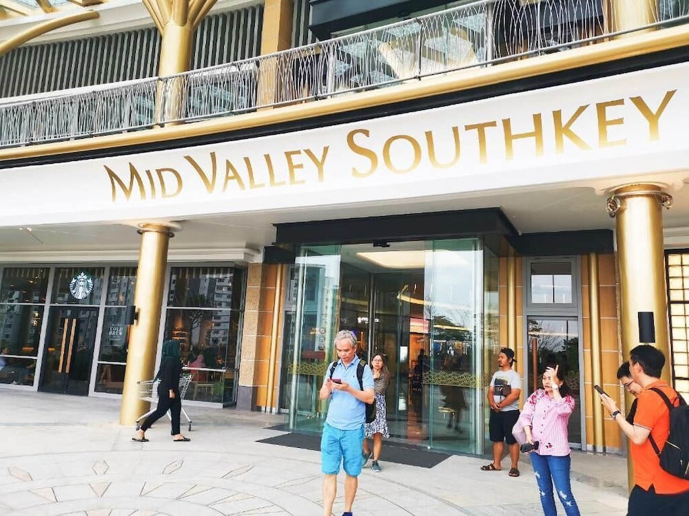 Shopping mall