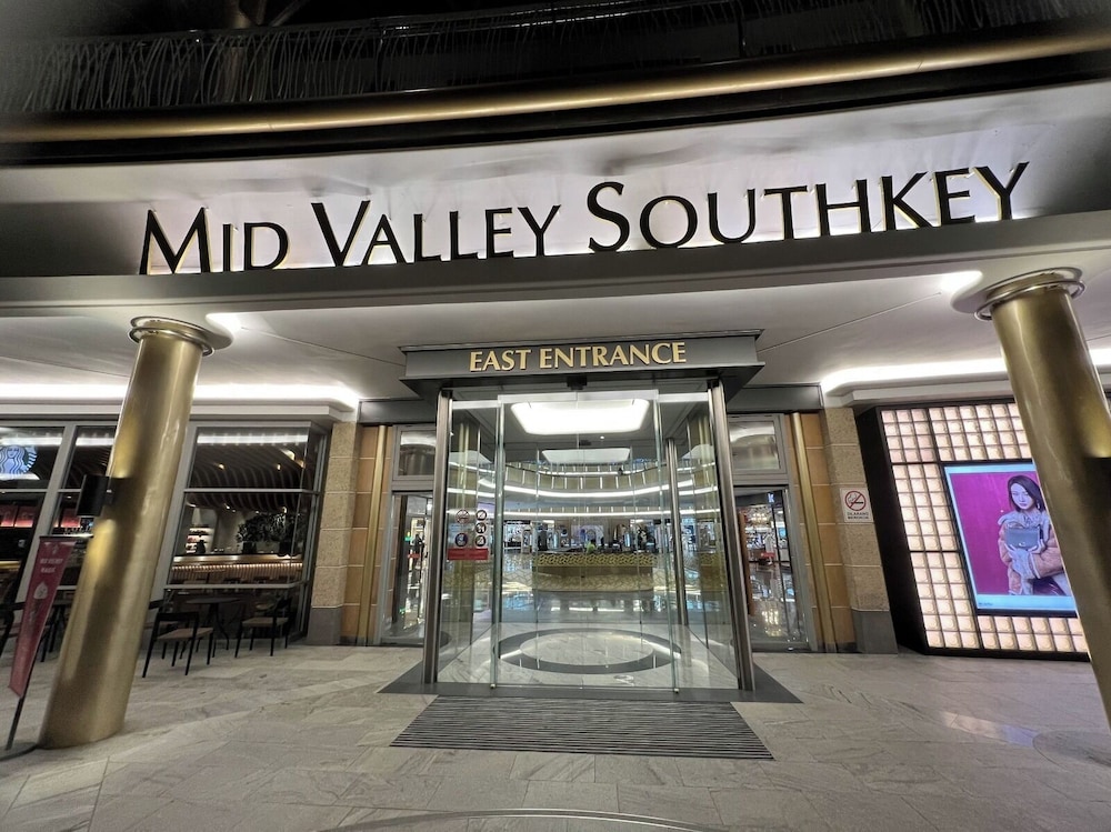 Shopping mall