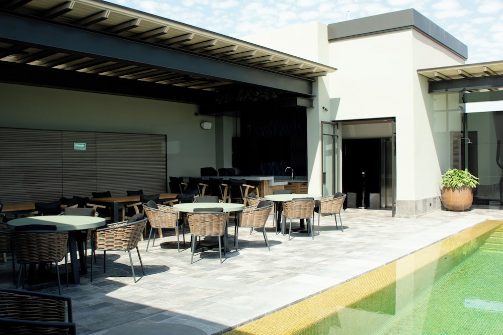 Poolside bar