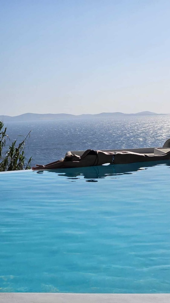 Infinity pool