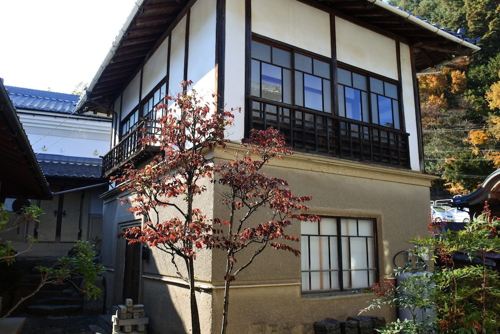 Primary image