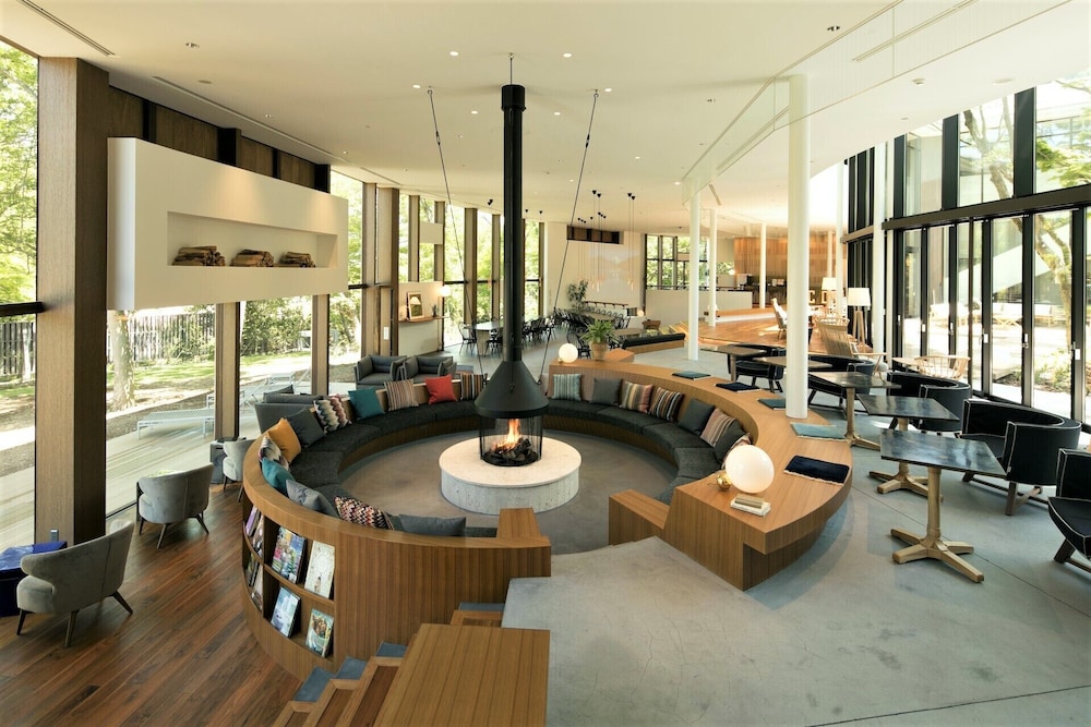 Lobby lounge