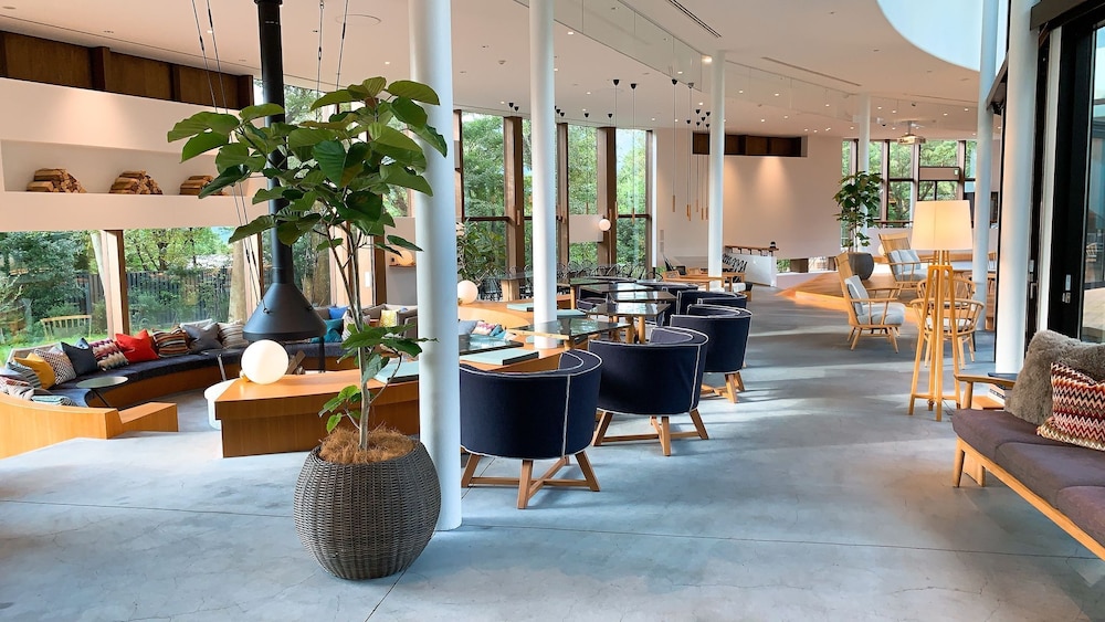 Lobby lounge
