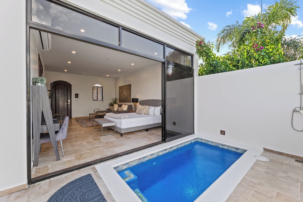 Private pool