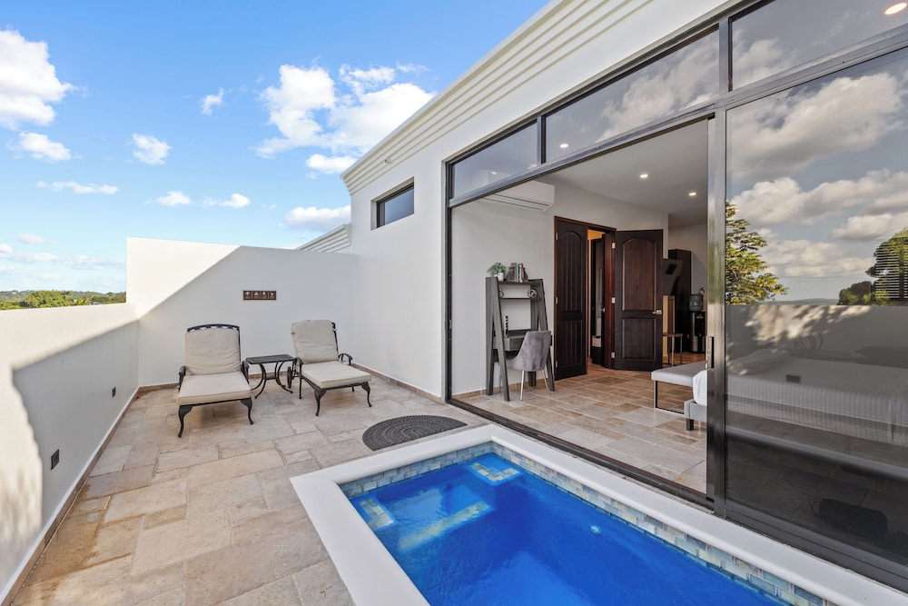 Private pool