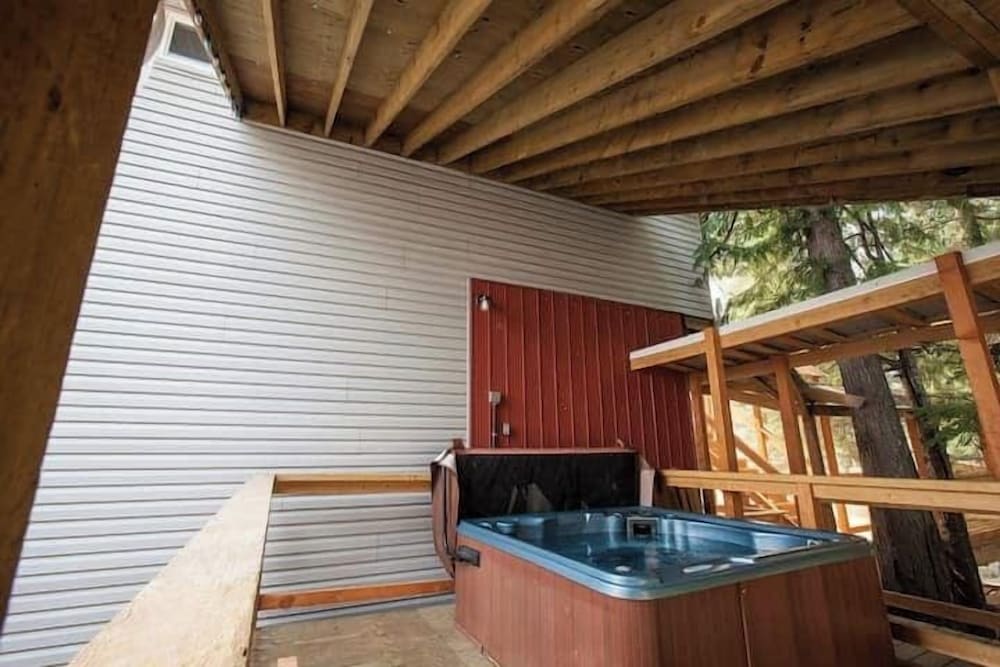 Private spa tub