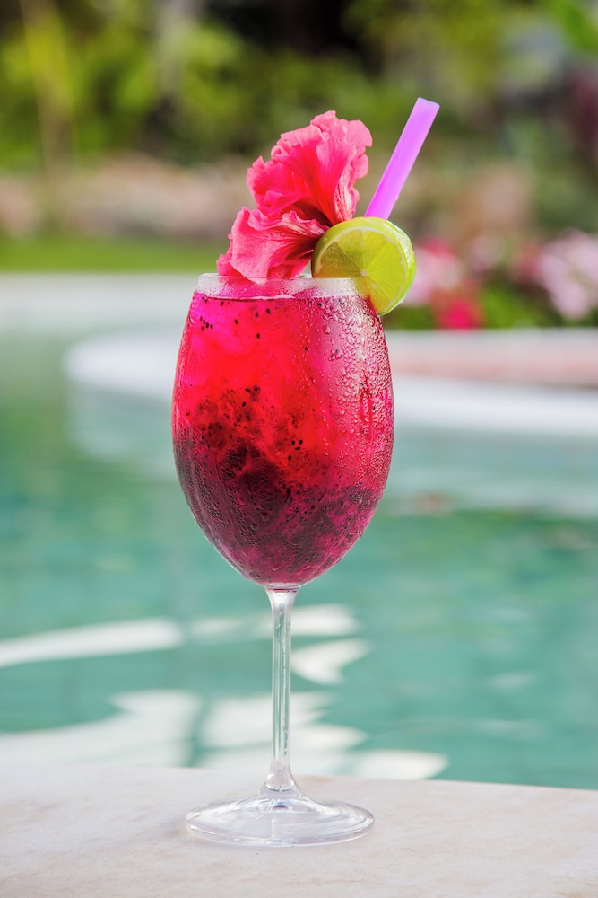 Swim-up bar