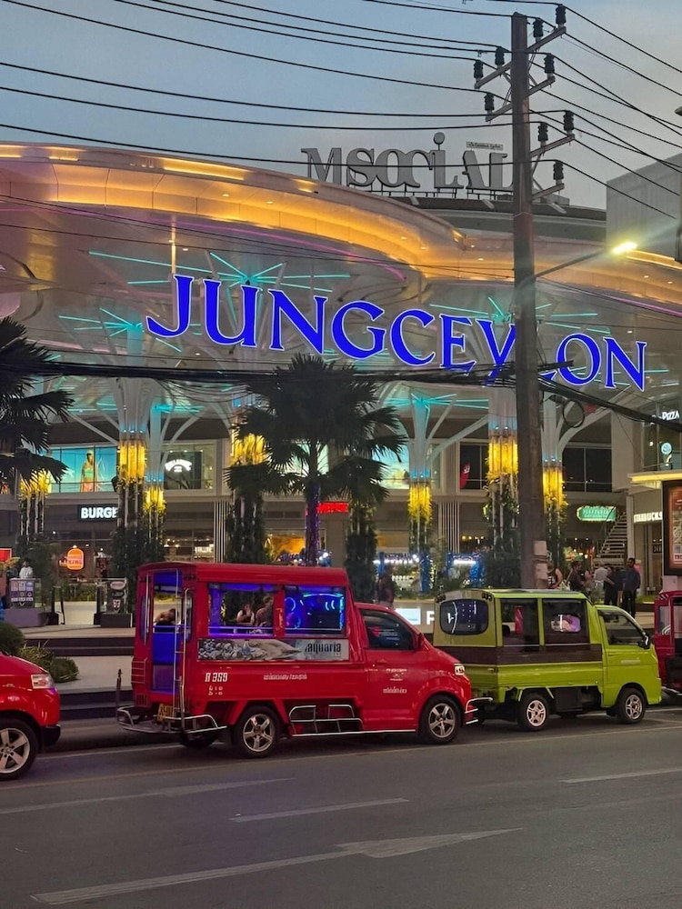Shopping mall