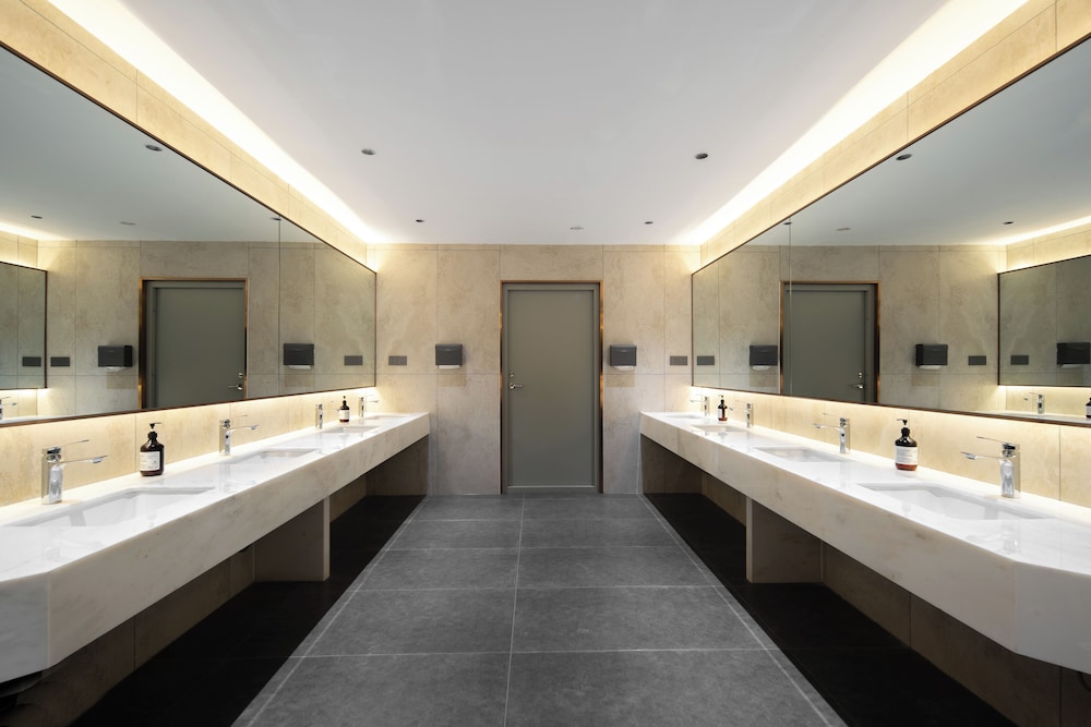 Bathroom sink