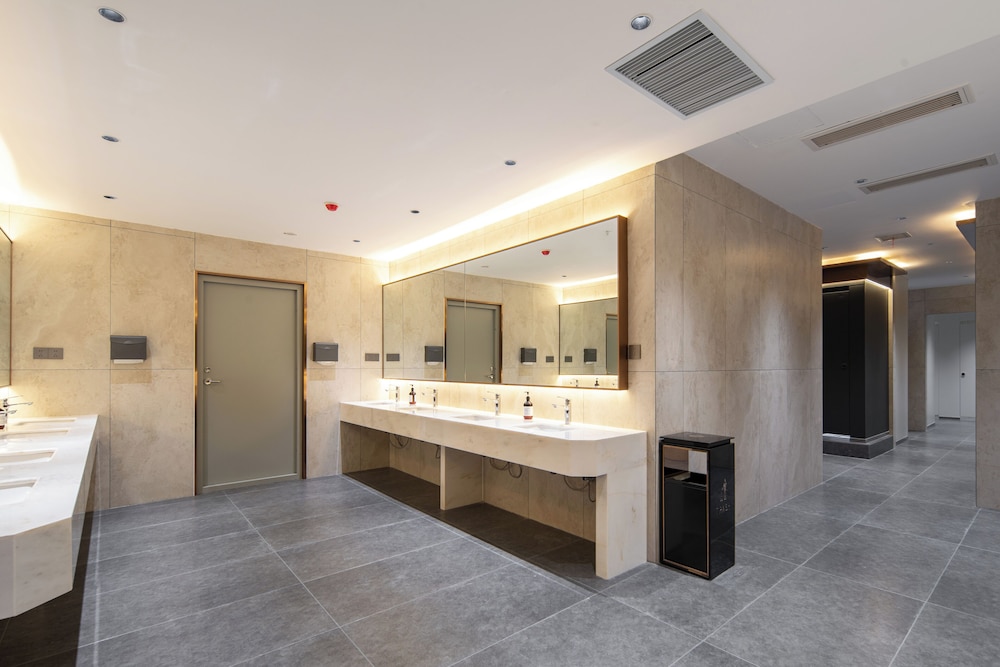 Bathroom sink