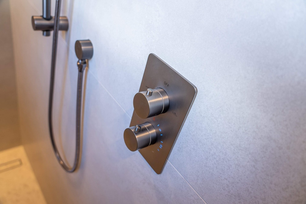 Hand-held showerhead