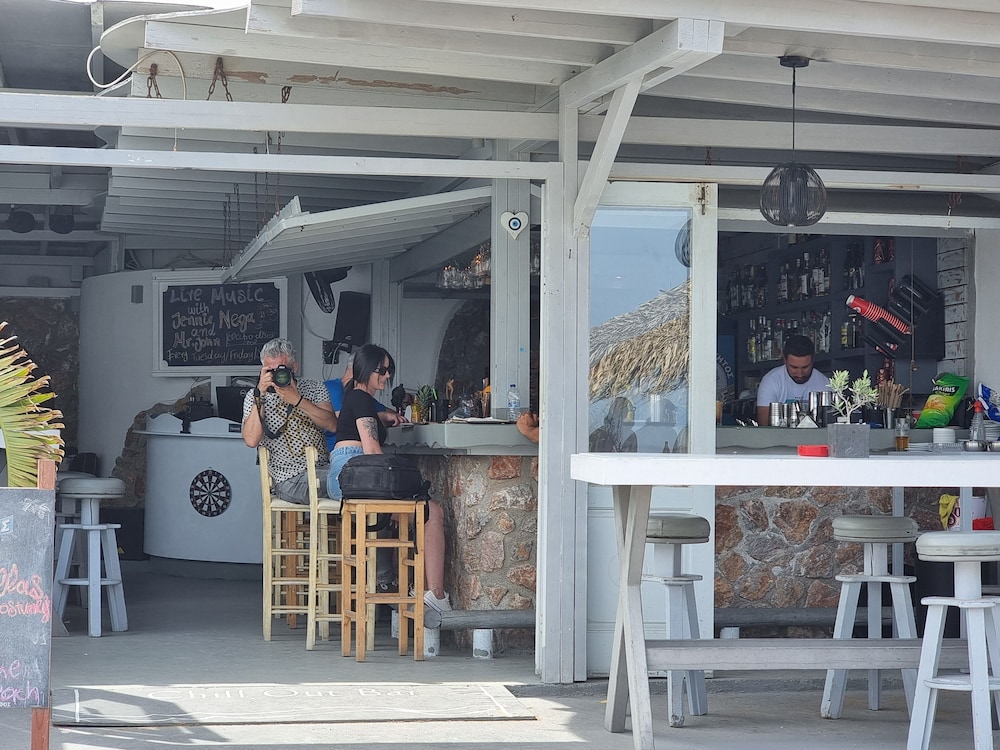 Poolside bar