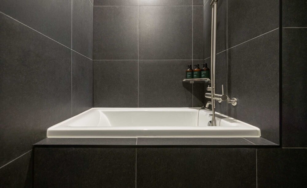 Private spa tub
