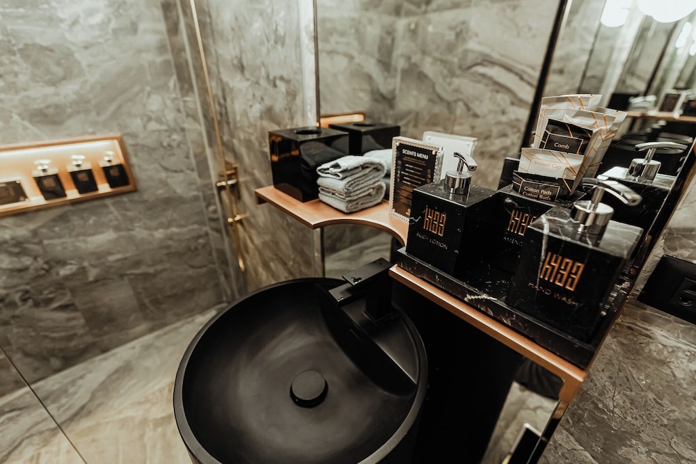 Bathroom amenities
