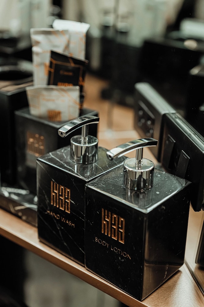 Bathroom amenities