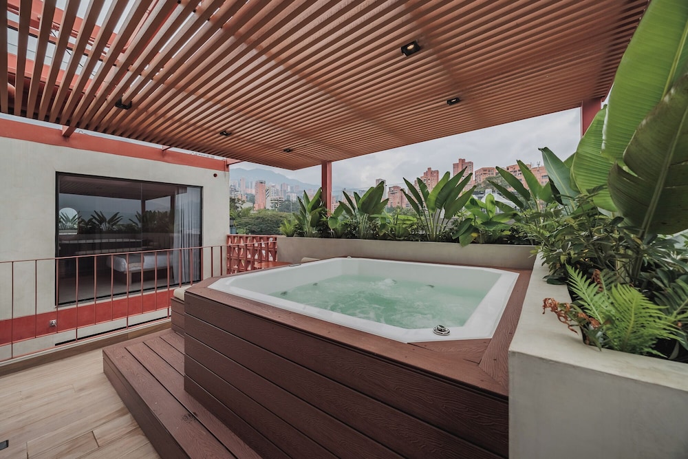 Private spa tub