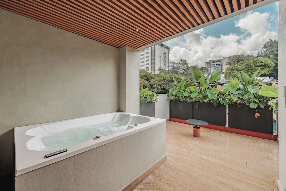 Private spa tub