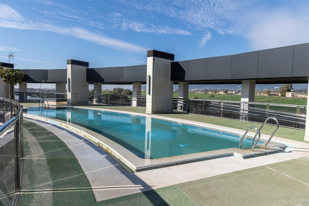 Rooftop pool