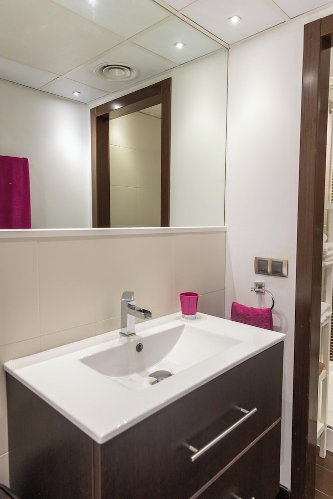 Bathroom sink