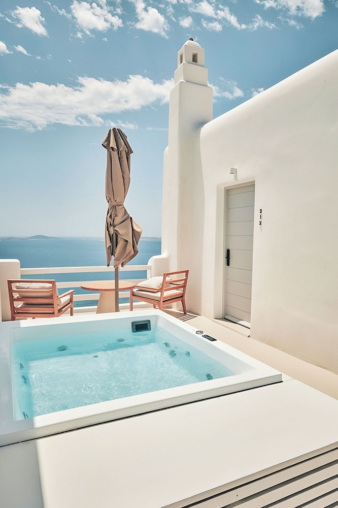 Private spa tub