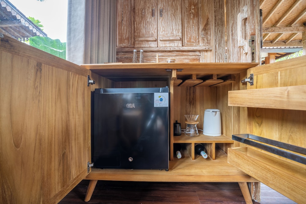 Mini-refrigerator