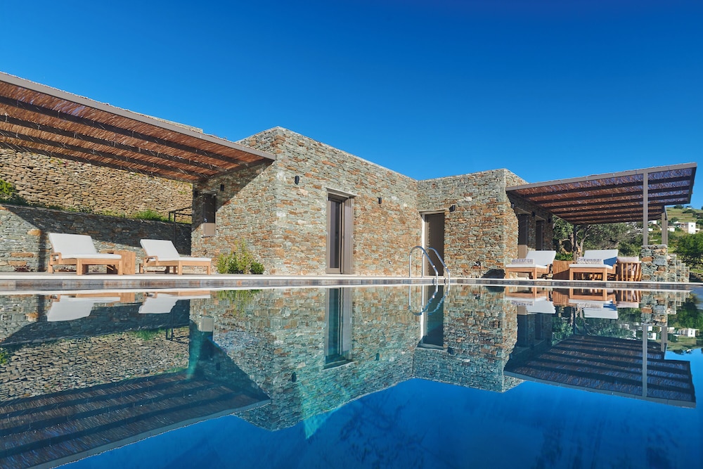 Infinity pool