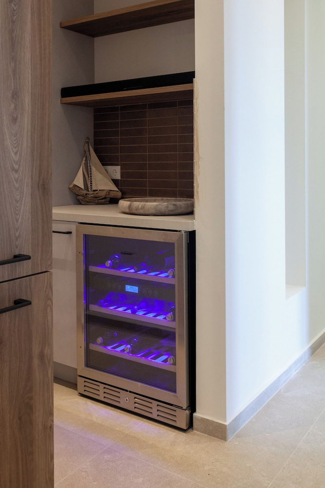 Mini-refrigerator